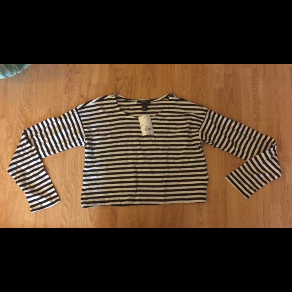 Forever21 BNWT Black & White Stripped Crop Top